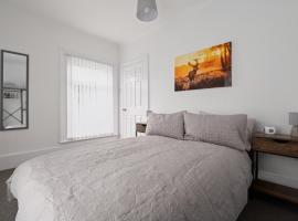 3-Bed Retreat with Free Parking and Long Stay Deals，位于克利索普斯的酒店