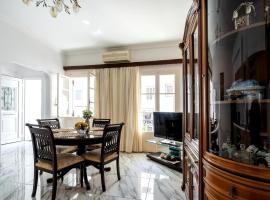 Rumi's Paros house in the heart of Parikia，位于帕罗奇亚的乡村别墅