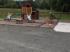 Espace au calme au bord d'un plan d'eau