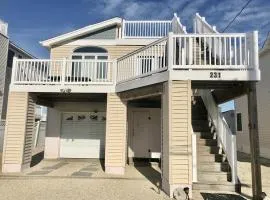 Single Family, Bayside, Roof Top Deck, Beach Badges, Wifi, Ship Bottom Bay Side Home, Beautiful Decks To Dine On And Catch Some Rays, Only A Short,