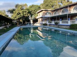 EX HACIENDA LOS MORALES Centro Vacacional，位于Papalotla的酒店