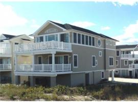 Oceanfront, Ocean Views, Wifi, Beach Badges, Decks, Spectacular Oceanfront -- With Fantastic Views -- Located In Prestigious Harvey Cedars, Just,，位于Harvey Cedars的酒店