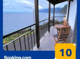 Casas das Hortas, Apartamento Vista Mar，位于塞沙尔的酒店