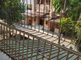 Cozy Stay near Kolhapur Railway Station