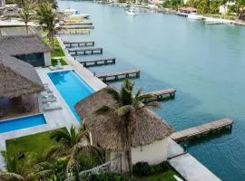 Lujoso Penthouse con alberca vista increíble al Mar y Rio en el Estero