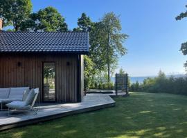 Modern house with lakeview - near town and nature，位于Bankeryd的酒店