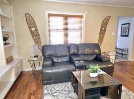 The Little House On E Street，位于安克雷奇的酒店