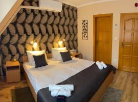 Angel's vend&eacute;gh&aacute;z，位于埃格尔的带停车场的酒店