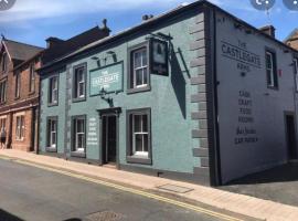 OYO The Castlegate Arms，位于彭里斯的酒店