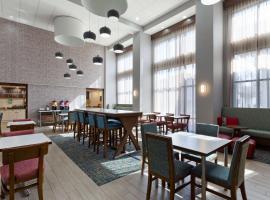 多森希尔顿恒庭旅馆&套房酒店，位于多森的酒店