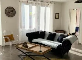 Appartement 70m2, entrée autonome, lit 180x200, terrasse privée, parking gratuit