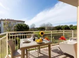 GuestHost - Elegant Seaside Apartment with Pool and Parking