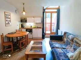 Studio avec balcon, parking et Wi-Fi au cœur de Brides-les-Bains - FR-1-512-266