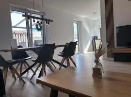 Neu! Modernes Apartment Nähe Bowling Center!