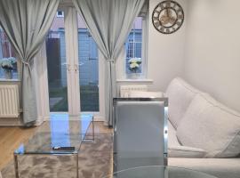 PR 2 bedrooms Modern Home，位于米德尔斯伯勒的酒店