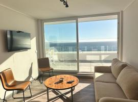 Depto con vista al mar en primera línea, terraza 20 mts y estacionamiento，位于Vina del Mar的酒店