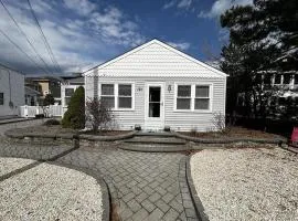 Single Family Ocean Block Ship Bottom Wifi Private Fenced In Yard