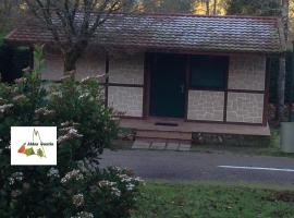 Aldea Guntin Camping Cañiza，位于La Cañiza的酒店