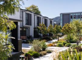 The Village Apartments at NZCIS，位于上哈特的酒店