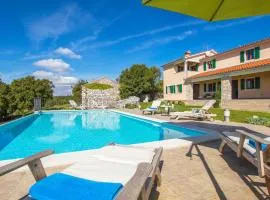 Gorgeous Home In Labin