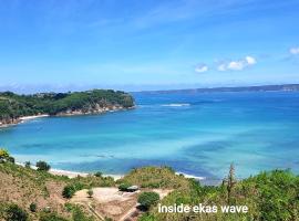 Ekas secret garden surf villas, walk to waves，位于Pulau Gilkaliantan的酒店