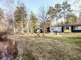Beautiful Home In Vägla With Wifi