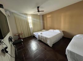 Quartos Quintal Bueno! Com ar, tv e internet no melhor bairro de Goiânia! Perto do Goiânia Shopping, Parque Areião Hospital Premium Mater Dei OVG Vaca Brava Marista Campo do Goiás!，位于戈亚尼亚的酒店