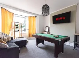 Sophia's Retreat - 2 Floor 4 Bed Apartment - Newport - Coastal Getaway