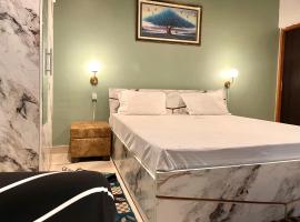 Ficus inn，位于勒克瑙Chaudhary Charan Singh International Airport - LKO附近的酒店