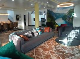 Little Italy B&B - Brusubi，位于Brufut的酒店