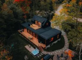 Bläk Kabin - Ski Tremblant, Sauna, Hot Tub and Yoga
