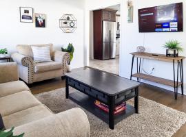 Spacious 2-BR 1-Bath King suite!，位于普莱恩维尔的酒店