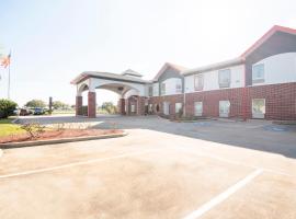 OYO Townhouse Clute Lake Jackson，位于Clute的酒店