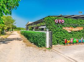 OYO 533 Runya Poolvilla，位于班武里府的酒店