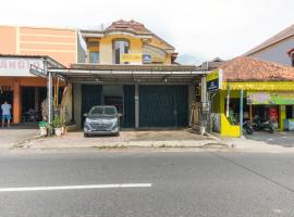 SPOT ON 2689 Safira Family Residence Syariah，位于拉旺的酒店