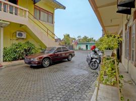 OYO 2708 Hotel Kemuning Syariah，位于Pamekasan的酒店