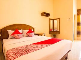 OYO 3024 Hotel Kebon Manis，位于芝拉扎的酒店