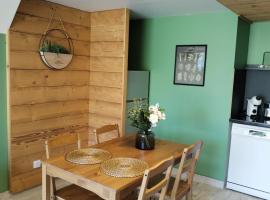 Gîte de la Racine, A l'Orée du bois，位于Raon-aux-Bois的酒店