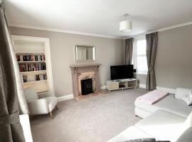 Two Bedroom Apartment in Bridge of Allan，位于亚伦桥的酒店