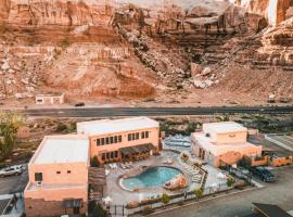 Bluff Dwellings Resort，位于布拉夫的度假村