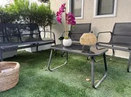 Charming Studio Port & Beach Private Garden