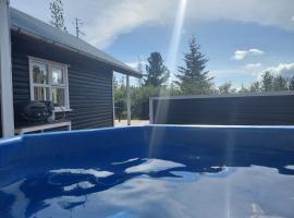 Cozy cabin, hot tub, beautiful nature，位于塞尔福斯的酒店