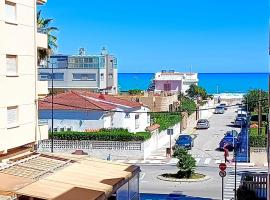 Playa Daimus 100 m del Mar Piscina Parking，位于代穆斯的酒店