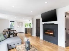 All New Retreat Walk to Village, Fire Pit, WiFi