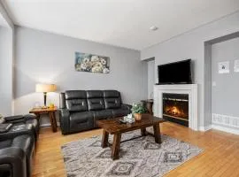 Amazing Spacious house in Center of Richmond hill