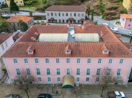 环球酒店，位于吉尔斯的酒店