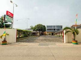 OYO 2900 New Bukit Kasih，位于Genteng的酒店