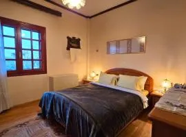 Family-friendly apartment in a village house with 4K NETFLIX and Fast Internet, 30 mins away from Thessaloniki