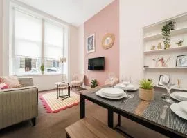 Unique City Townhouse - Modern & Central Location