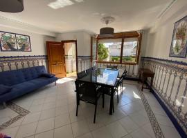 Casa a 150 metros de la playa，位于拉雷多的酒店